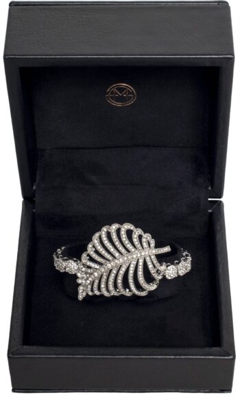 Armreif mit Blattmotiv und Swarovskisteinbesatz