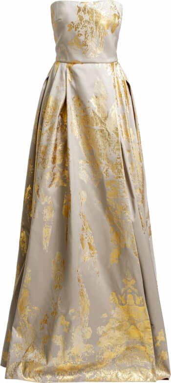 Trägerloses Abendkleid mit Kellerfalten